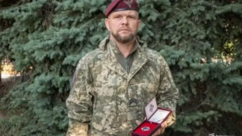 «Приємно отримати нагороду, проте ми не за ними йдемо. Ми хочемо захистити свою країну», — військовий про нагородження бійців 25-ї окремої повітрянодесантної бригади з нагоди Дня Незалежності України