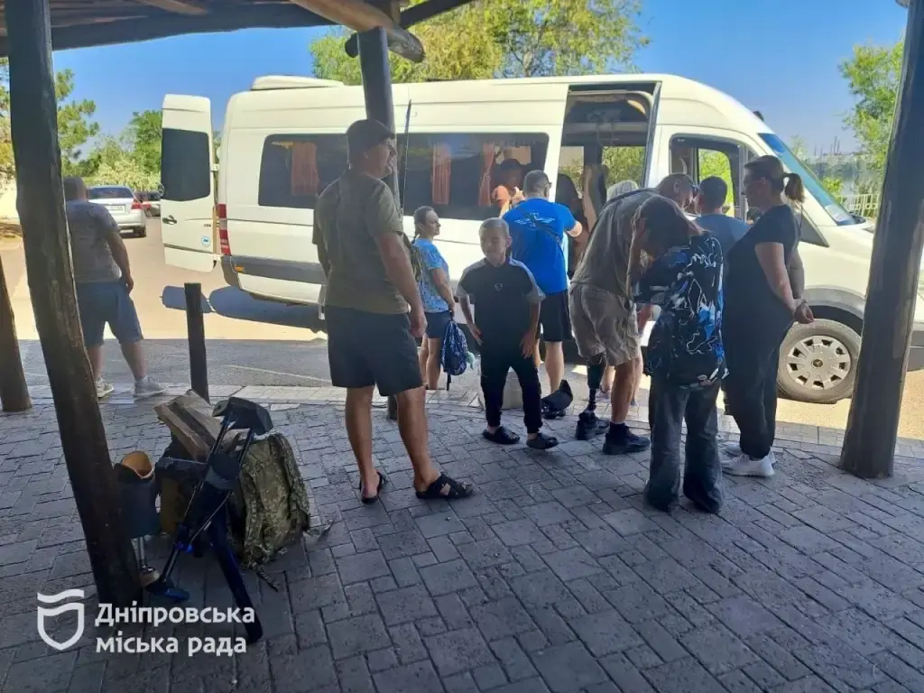 Дніпро підтримує ветеранів: наші спортсмени вирушили на Чемпіонат з веслування на ялах до Одеси