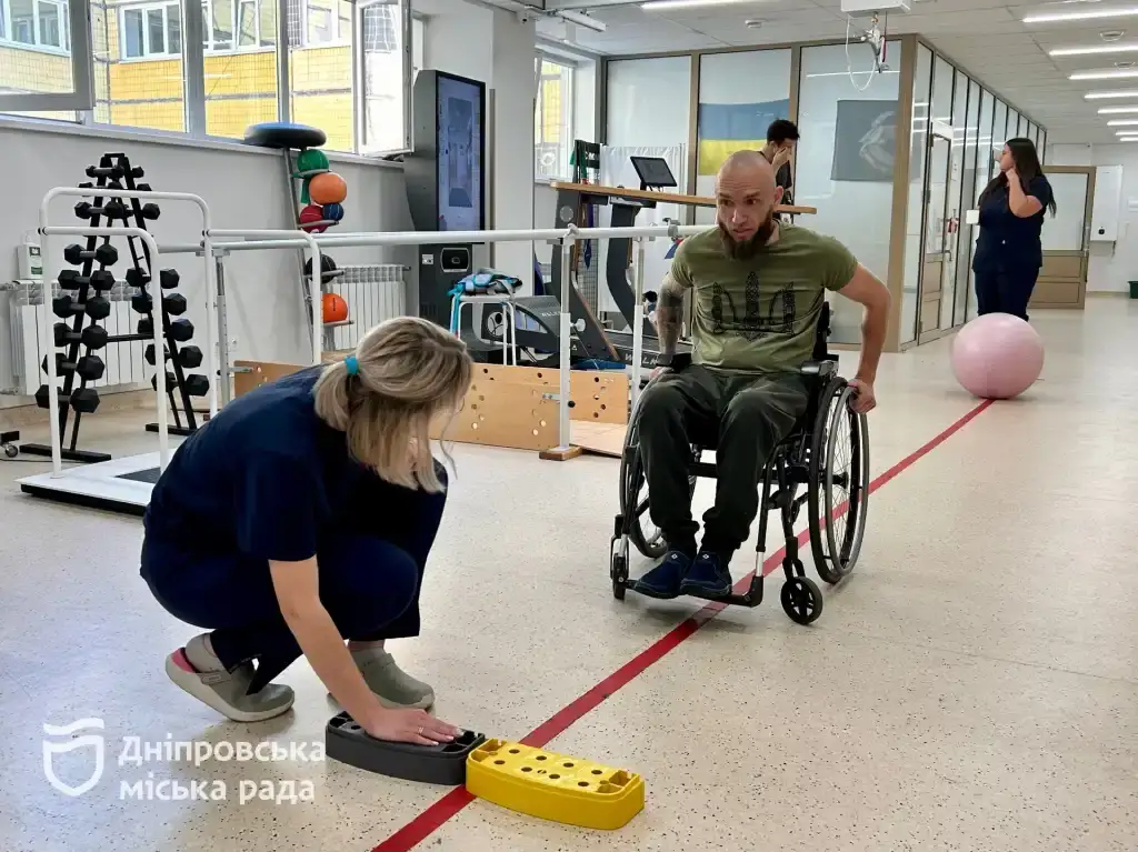 У Дніпрі військовий після поранення відзначив прогрес міста в напрямку безбар’єрності