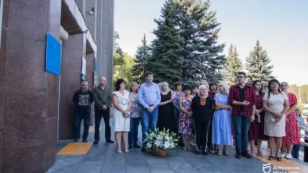 У Дніпрі відкрили меморіальну дошку Юрію Федьку, загиблому голові Лівобережної адміністрації