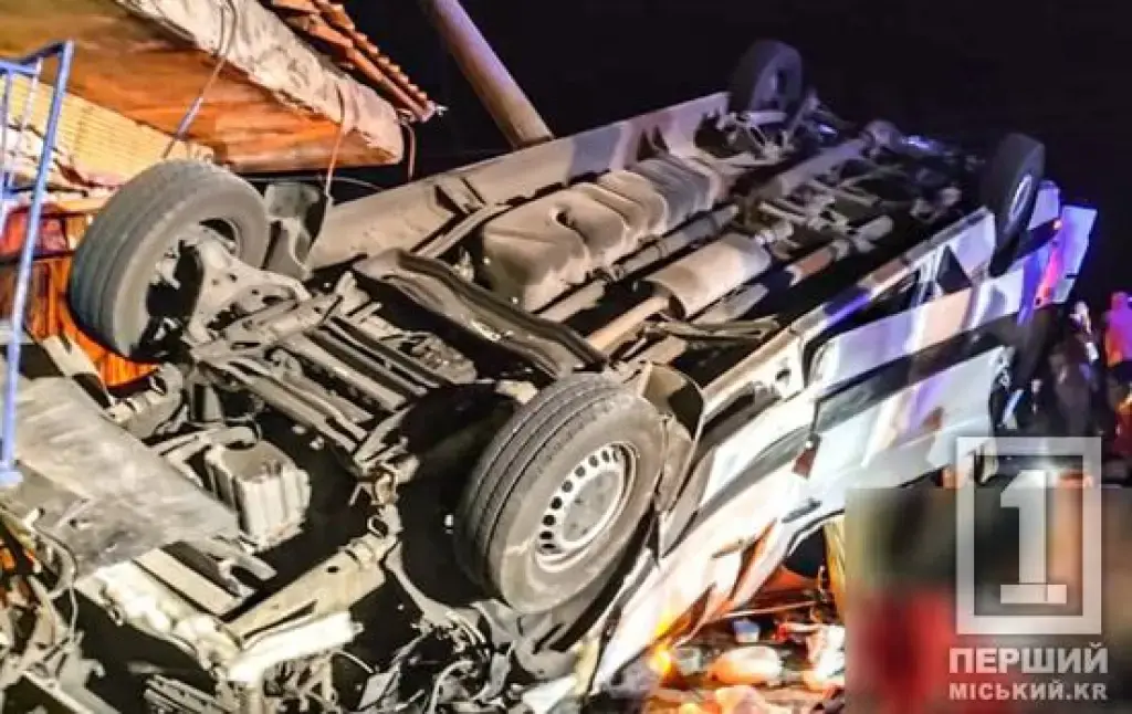 Двоє загиблих та кілька постраждалих: рейсовий мікроавтобус перекинувся на трасі “Кривий Ріг – Миколаїв”