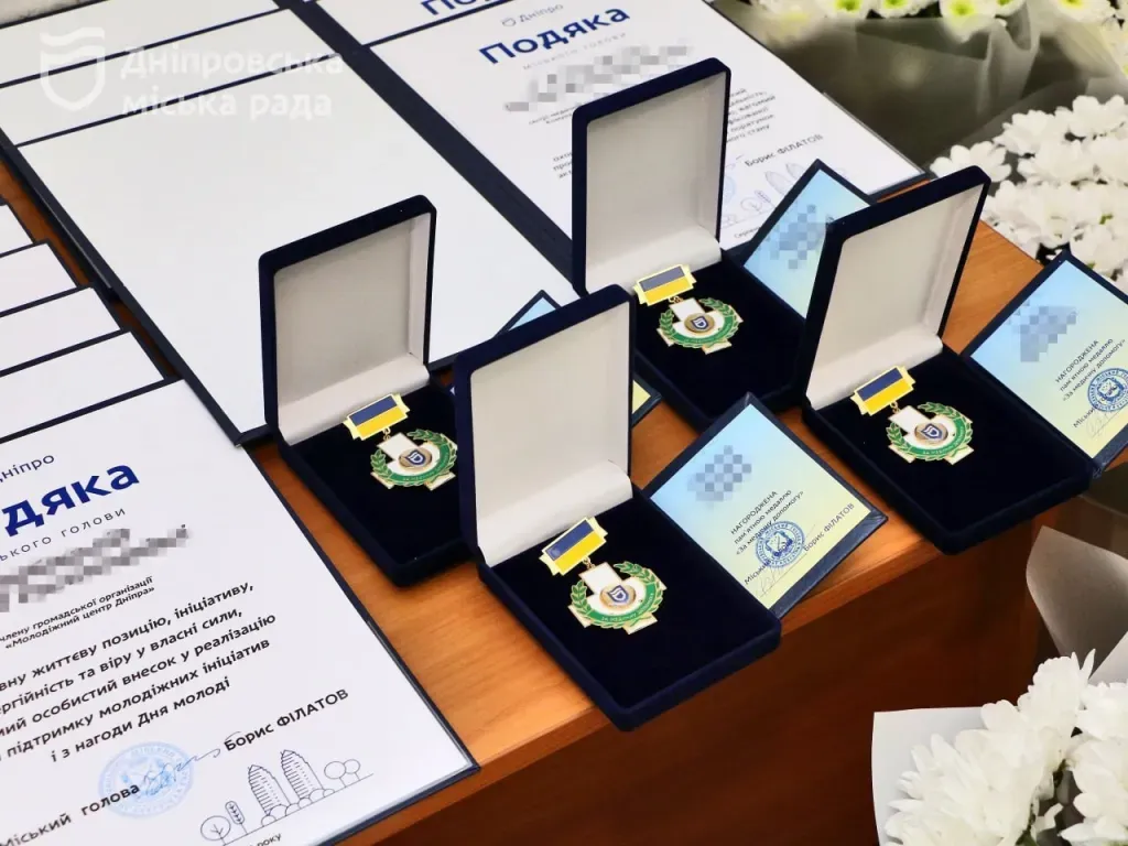 Подяка медикам: у Дніпрі під час сесії міськради нагородили лікарів