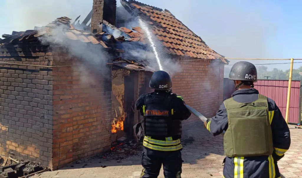 Обстріли Дніпропетровщини: поранені люди та зруйновані будинки