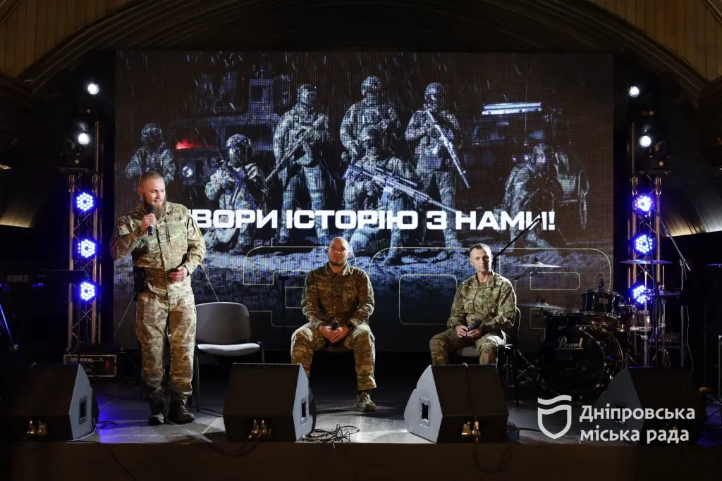 «Це майбутні офіцери ЗСУ»: у День захисників і захисниць України у Дніпрі відбулася посвята ліцеїстів