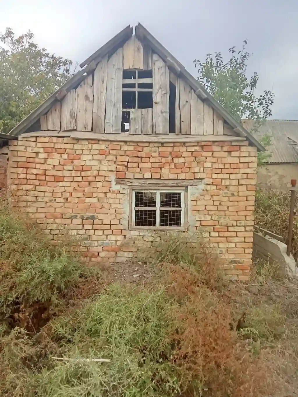 На Нікопольщині росіяни за день здійснили понад 30 атак: пошкоджені будинки та електромережі