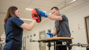 Історія незламності: боєць ЗСУ проходить реабілітацію у Дніпрі та готується до міжнародних змагань з плавання
