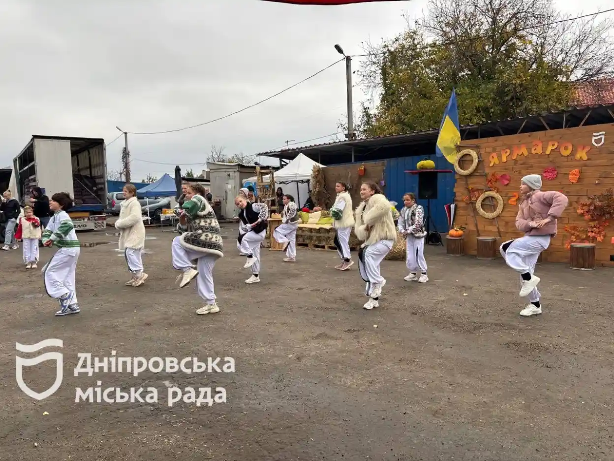 «Такі заходи дуже потрібні, адже вони дають можливість відволіктися від буденних справ і просто насолодитися днем», – дніпрянка про проведення ярмарків вихідного дня