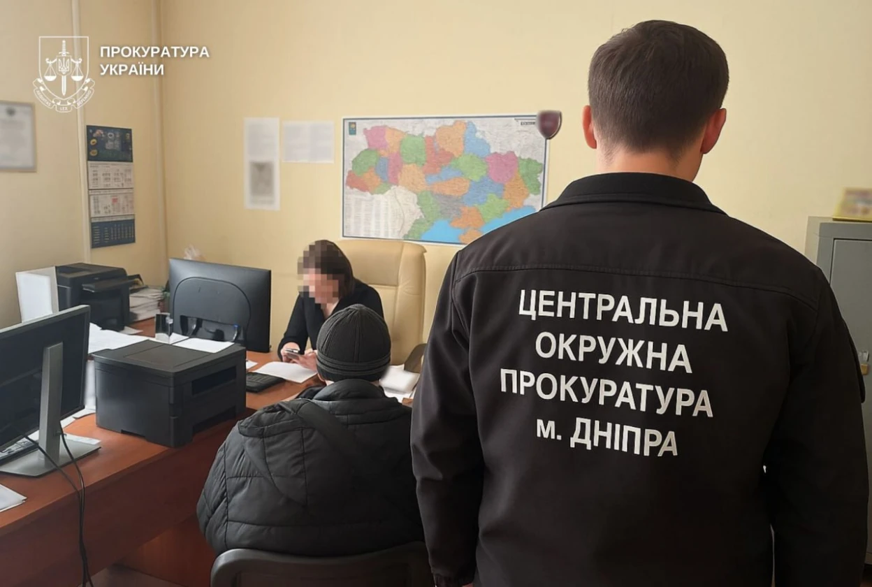 Понад 2 мільйони збитків: у Дніпрі викрили схему з крадіжкою комунального житла