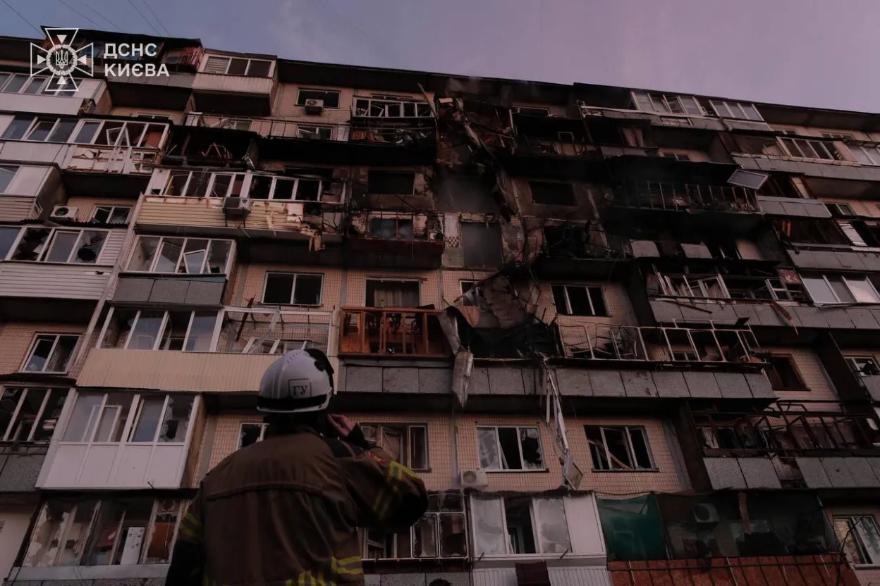 У Києві вже 4 загиблих. Ворог запустив близько 430 дронів і 18 ракет, зокрема балістичних та аеробалістичних – Зеленський