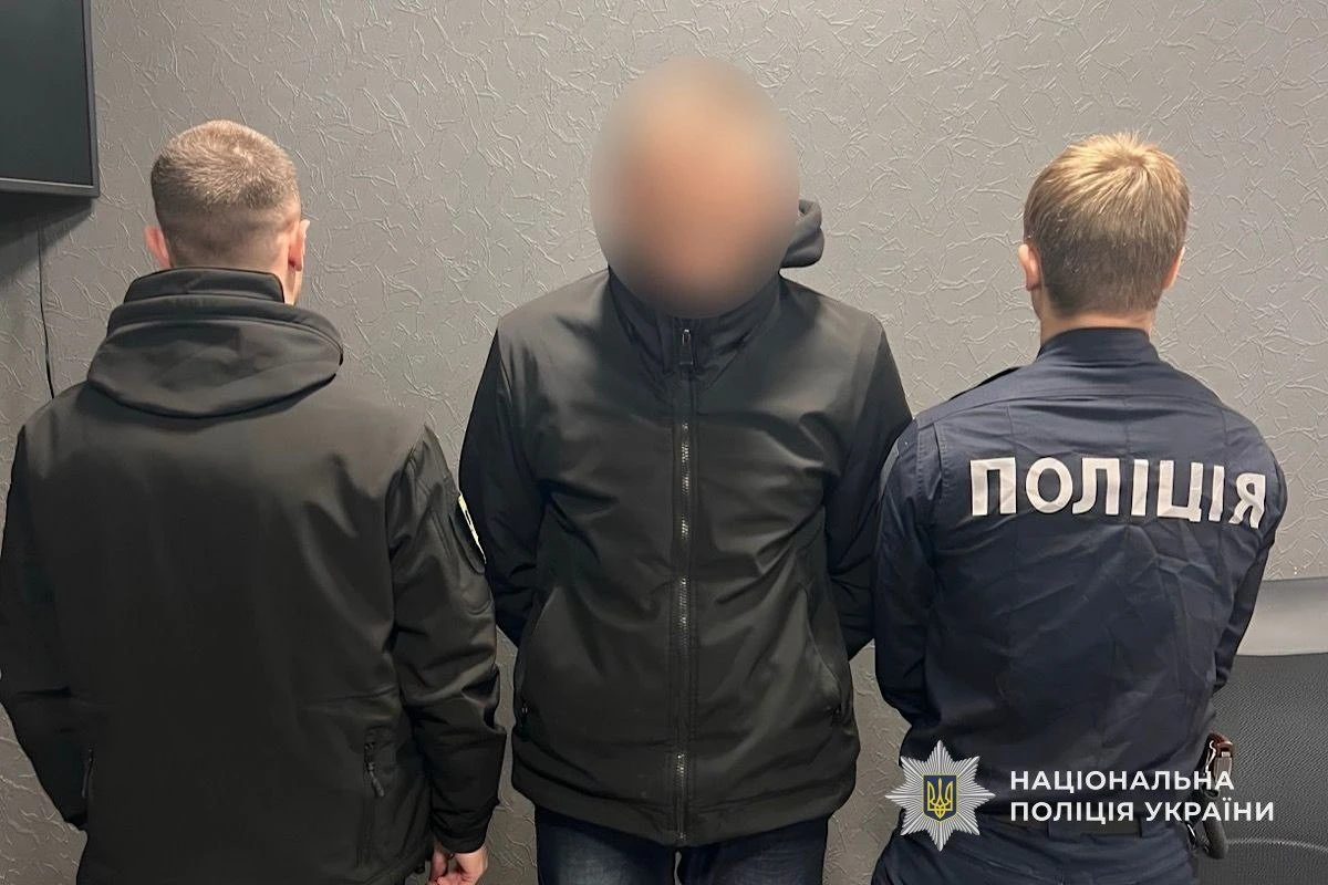 У Дніпрі затримали мародера, який пограбував пошкоджений після обстрілу заклад