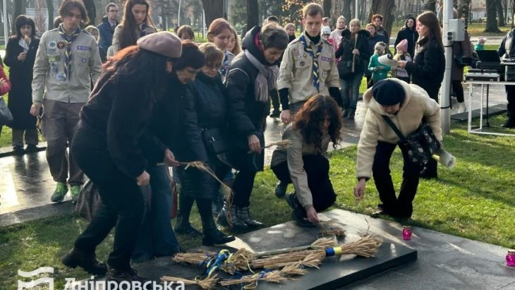 Дніпряни долучилися до акції вшанування жертв Голодоморів