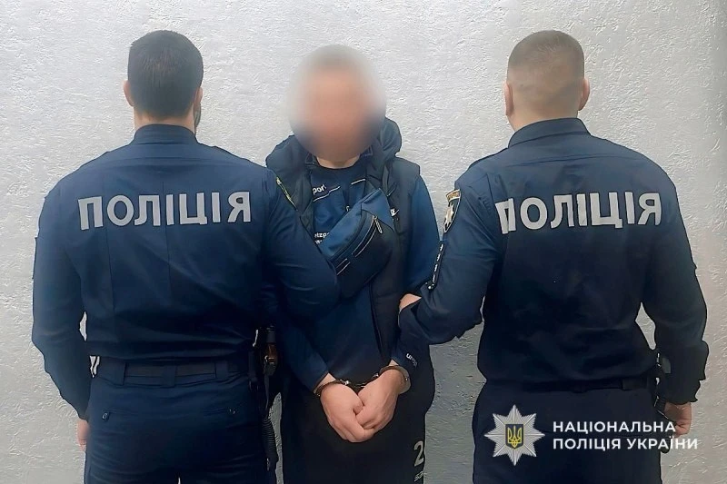 У Дніпрі затримали рецидивіста, який пограбував жінку на проспекті Олександра Поля