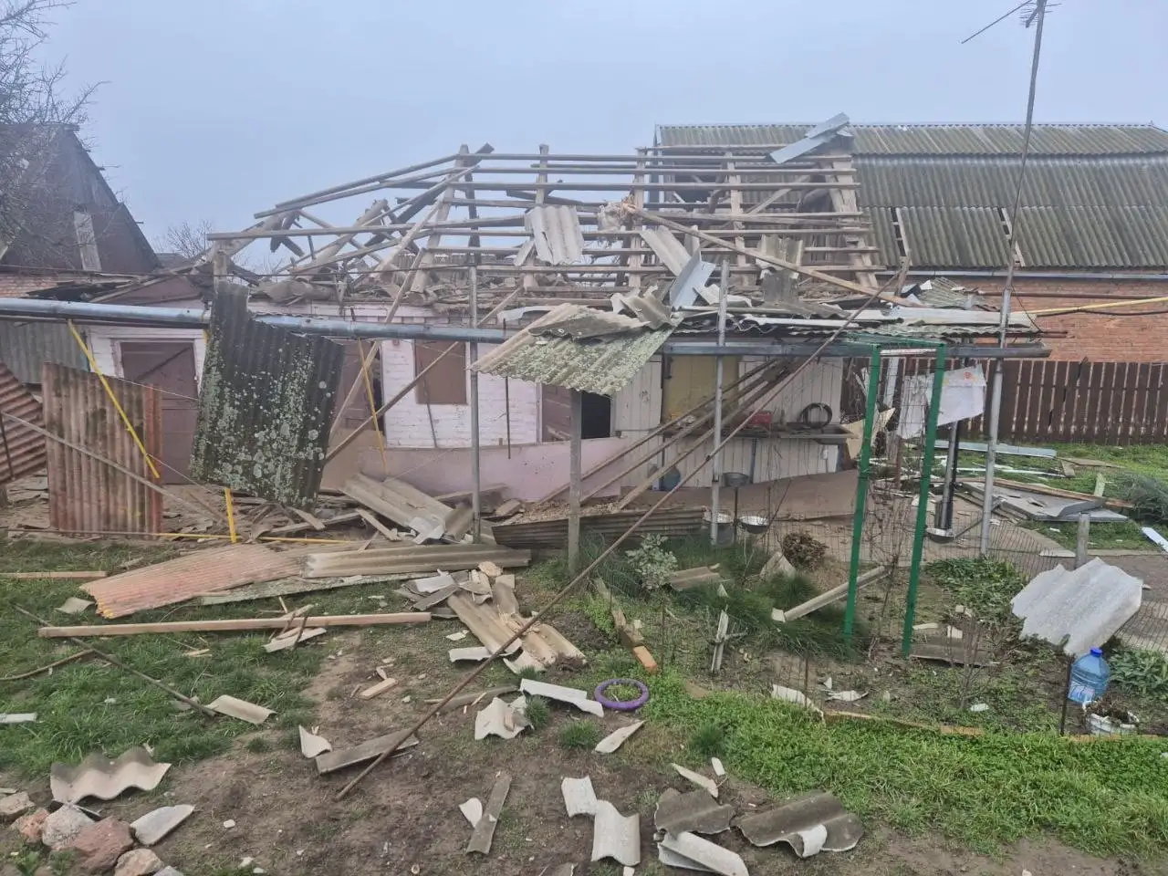 Три людини постраждали під час атак російських військ на Нікопольщину: обстріли дронами та артилерією