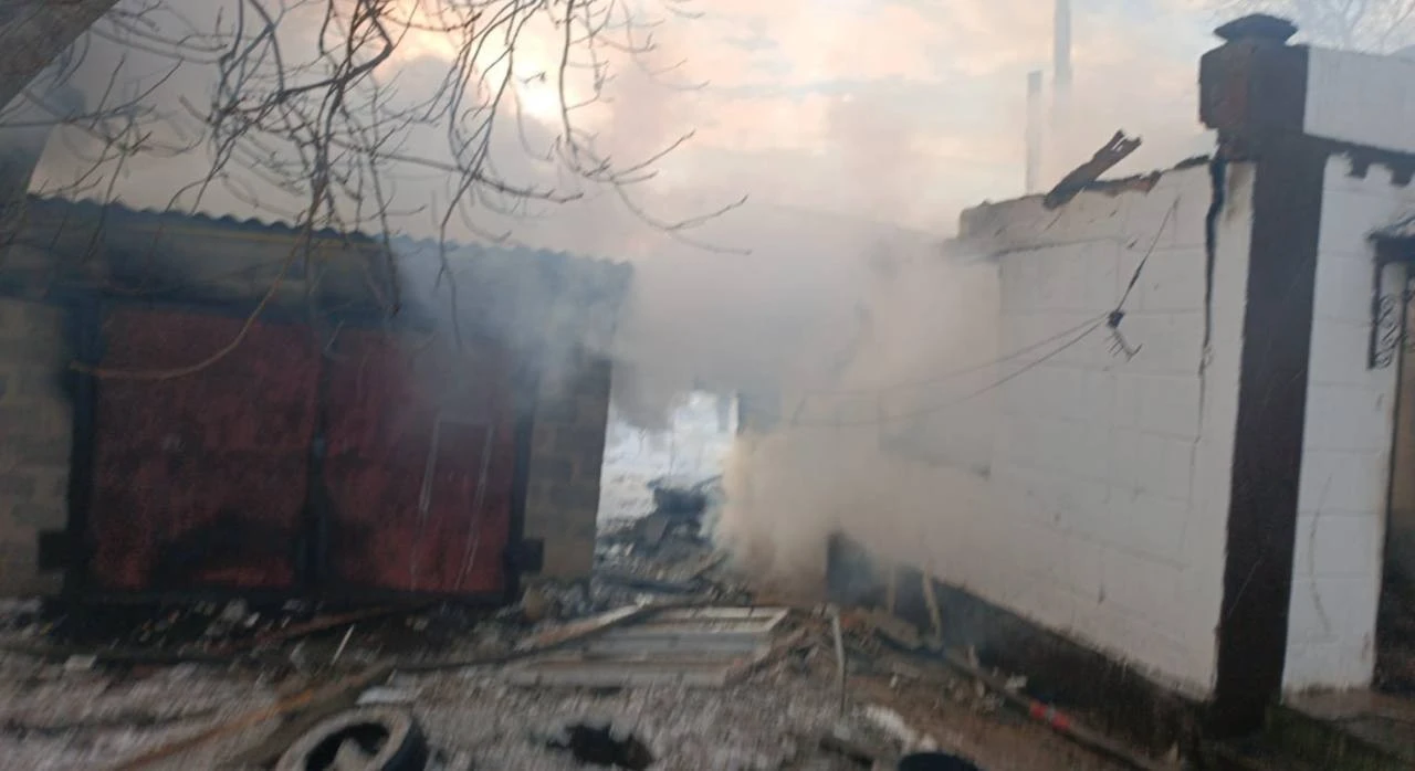 Ворог атакував Нікопольщину та Синельниківський район: пошкоджено будинки та медзаклад