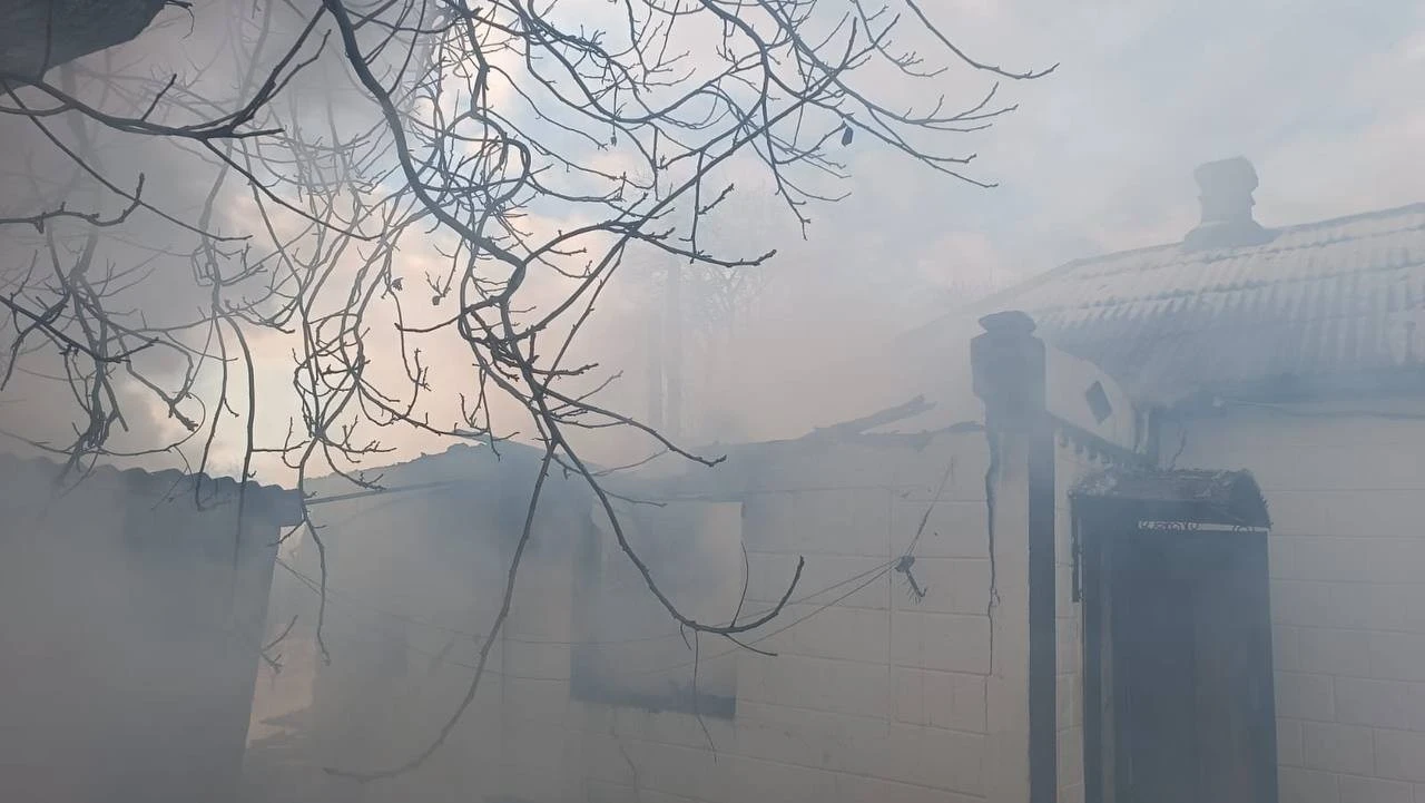 Ворог атакував Нікопольщину та Синельниківський район: пошкоджено будинки та медзаклад