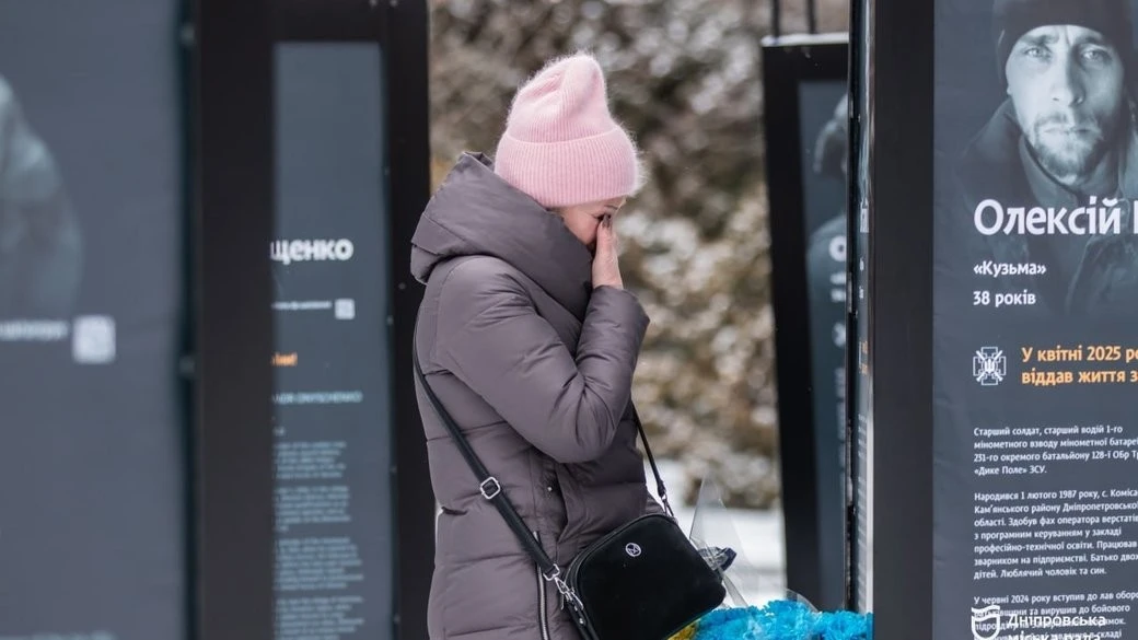 Дніпро вшановує полеглих героїв: нові стели на Алеї Героїв