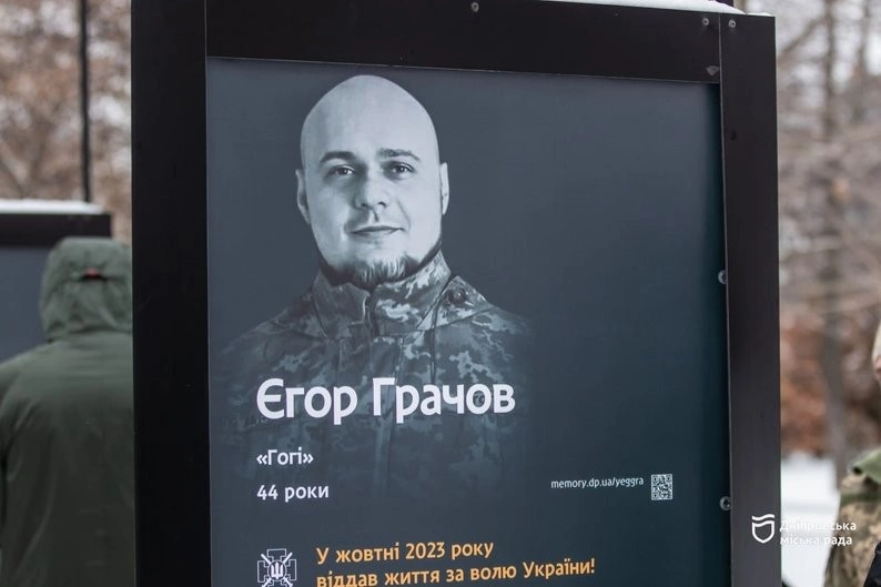 Дніпро вшановує полеглих героїв: нові стели на Алеї Героїв