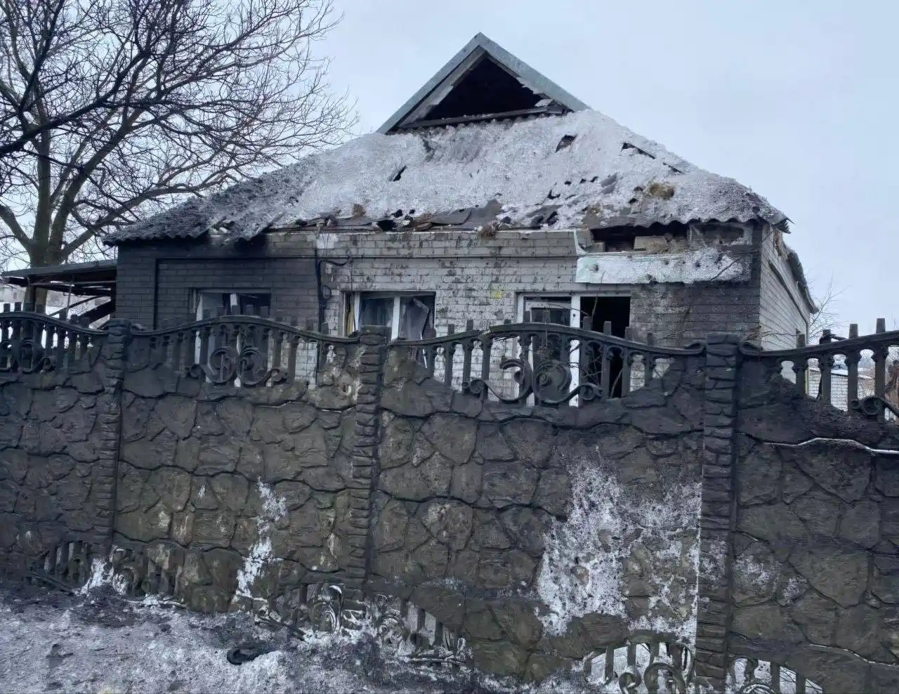 Атаки на Дніпропетровщину: постраждалі та руйнування від дронів і КАБів