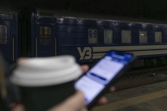 Укрзалізниця відкриє продаж квитків на поїзди після 21 січня: деталі коригування графіку