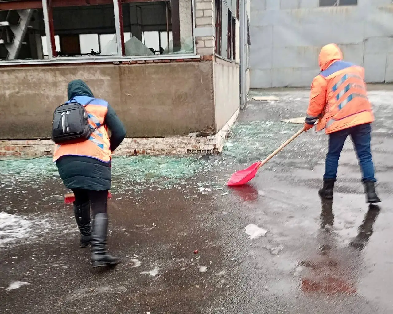 Масована нічна атака на Дніпро: понад 2 тисячі вікон побито, відновлювальні роботи тривають