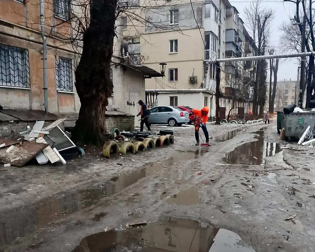 Масована нічна атака на Дніпро: понад 2 тисячі вікон побито, відновлювальні роботи тривають