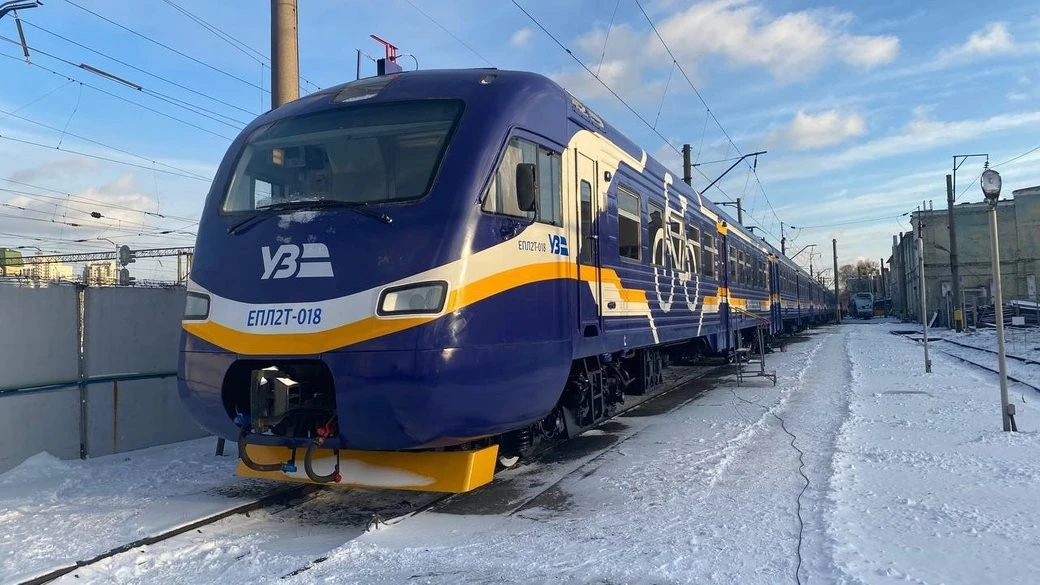 Непогода в Україні: через обледеніння затримуються поїзди через Дніпро