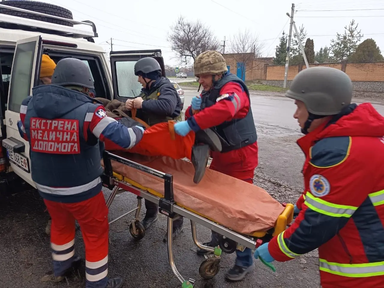 Обстріли Дніпропетровщини: один загиблий, троє поранених і масштабні руйнування