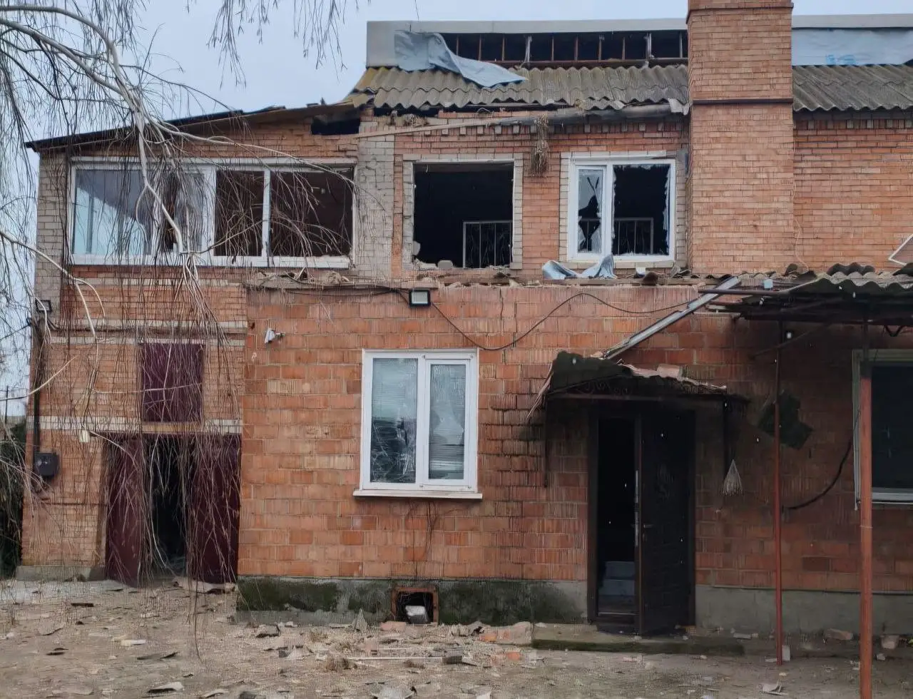 Обстріли Дніпропетровщини: один загиблий, троє поранених і масштабні руйнування