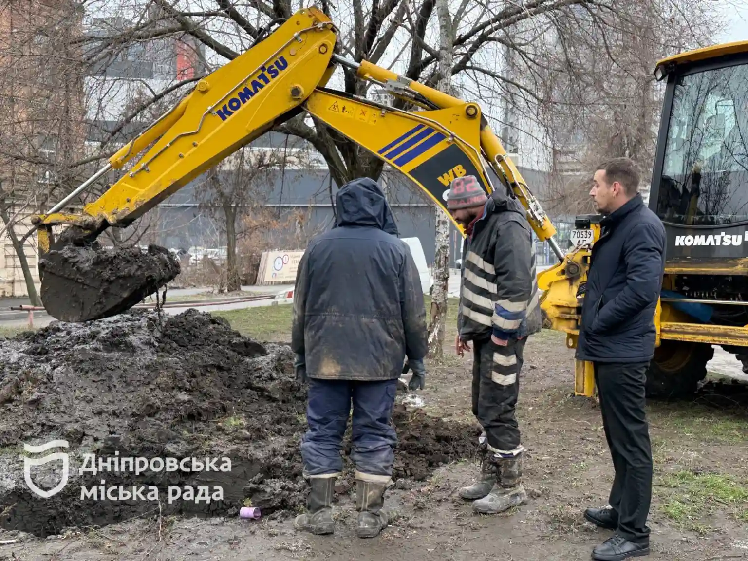 Дніпровські комунальники відновили водопостачання та каналізацію після аварій