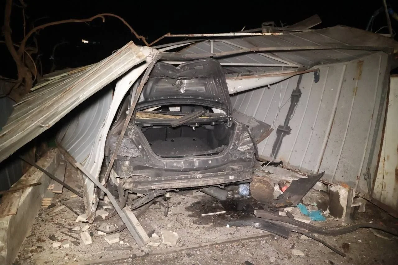Масована атака БпЛА на Дніпропетровщину: троє постраждалих, пожежі та руйнування інфраструктури