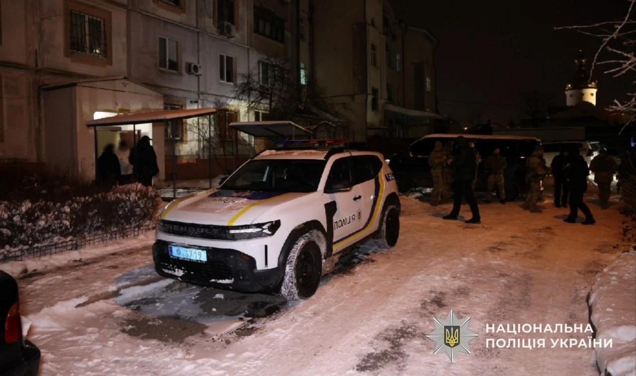 Чоловік у Дніпрі взяв у заручники матір і погрожував вибухівкою: спецоперація завершилася затриманням