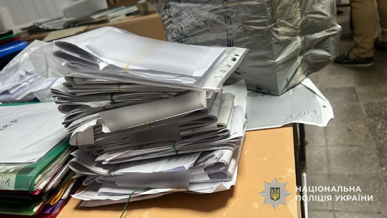 Корупційна схема з посвідченнями на техніку: у Дніпрі судитимуть трьох осіб