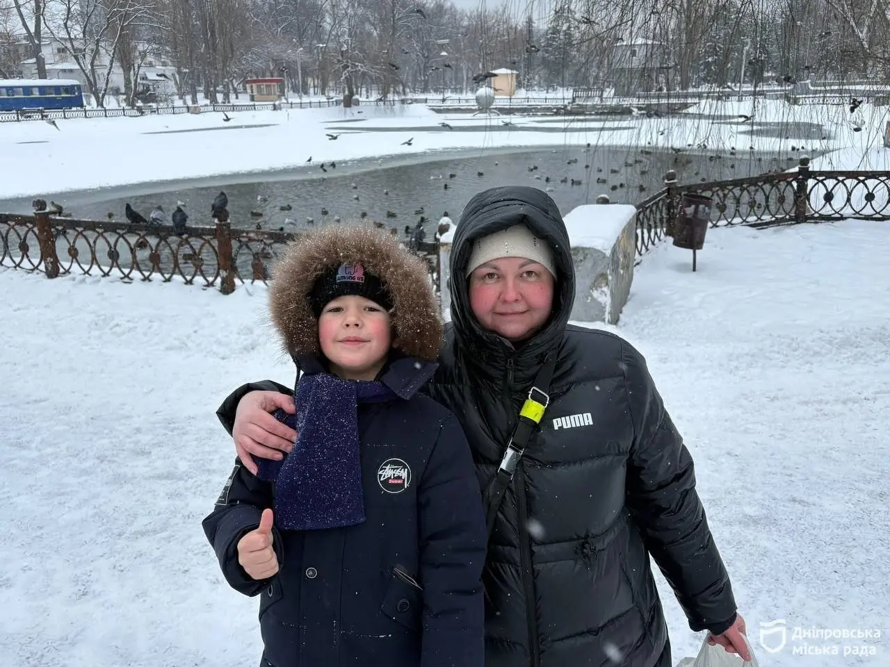 Зимова підгодівля у Дніпрі: як допомогти птахам та тваринам у міських парках