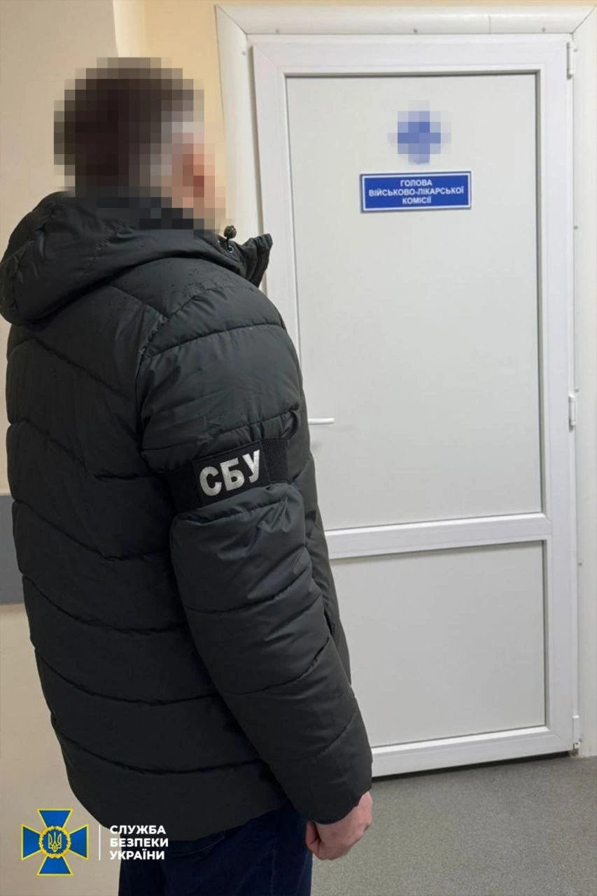 Масштабну схему ухилення від мобілізації викрили на Дніпропетровщині: у голови ВЛК знайдено понад $300 тисяч