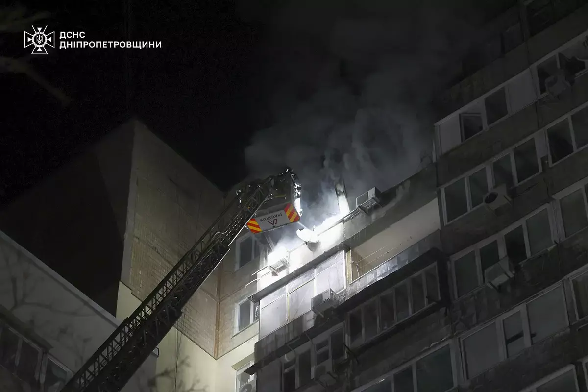Порятунок на 15-му поверсі: у Дніпрі під час пожежі в хмарочосі евакуювали жінку
