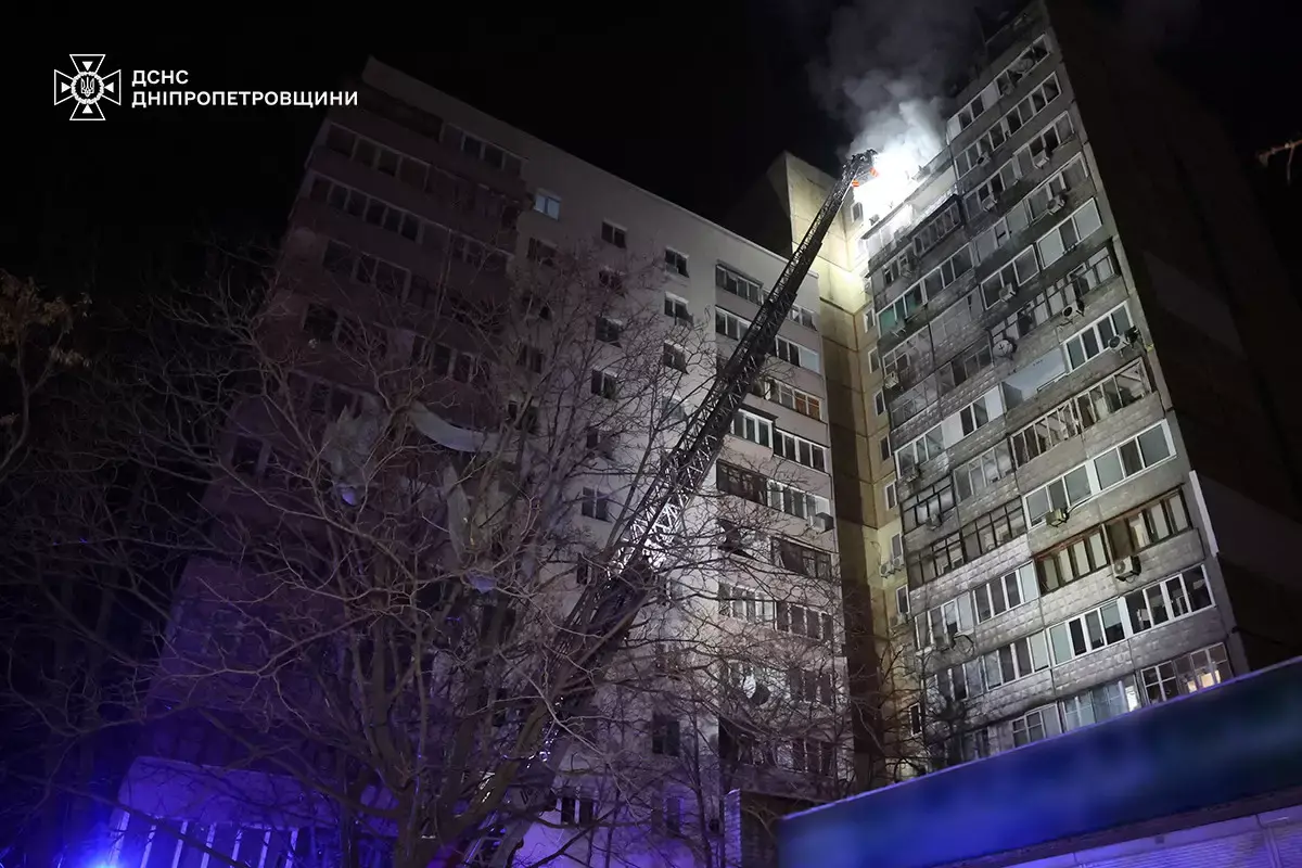 Порятунок на 15-му поверсі: у Дніпрі під час пожежі в хмарочосі евакуювали жінку