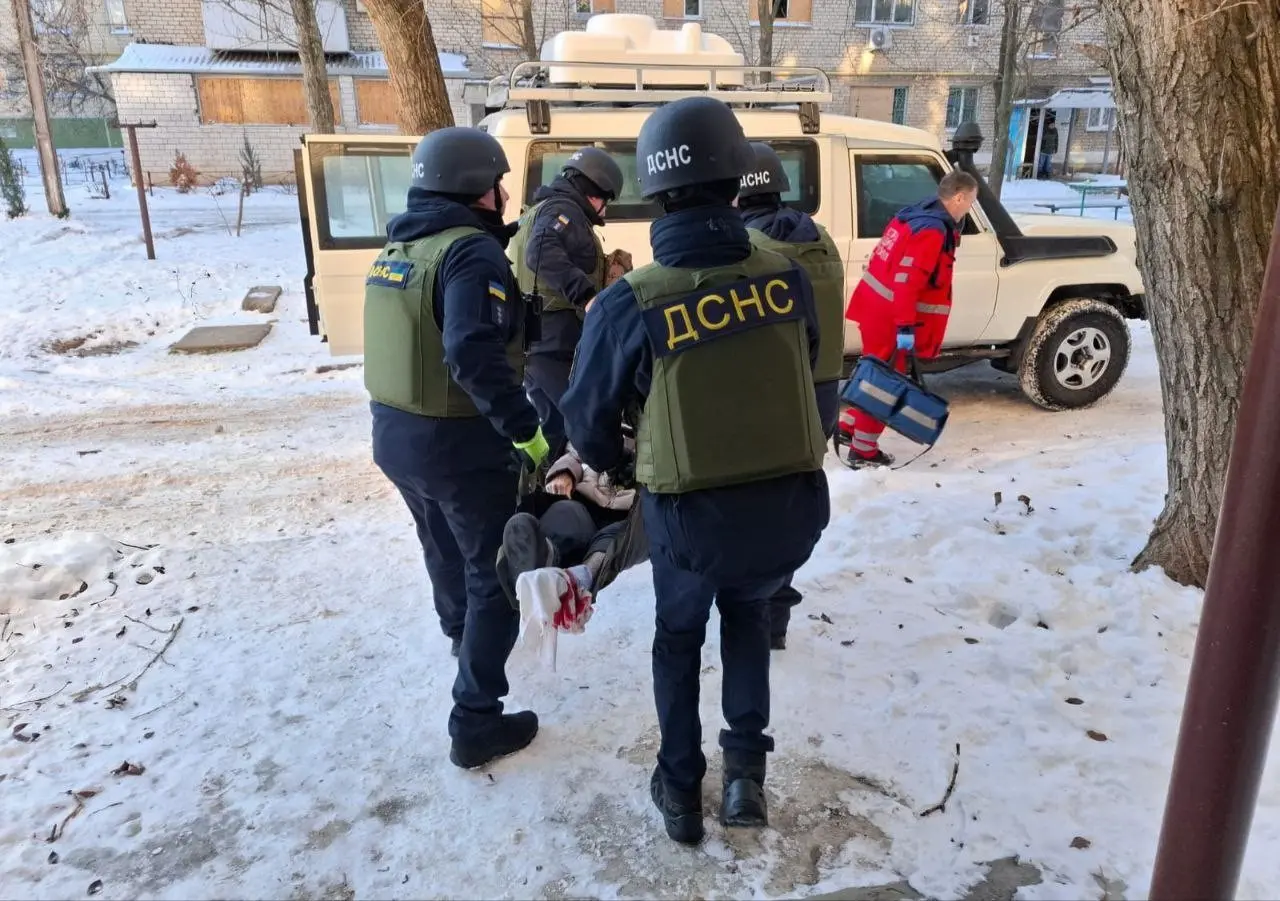 Масовані обстріли Дніпропетровщини: семеро поранених та суттєві руйнування у трьох районах