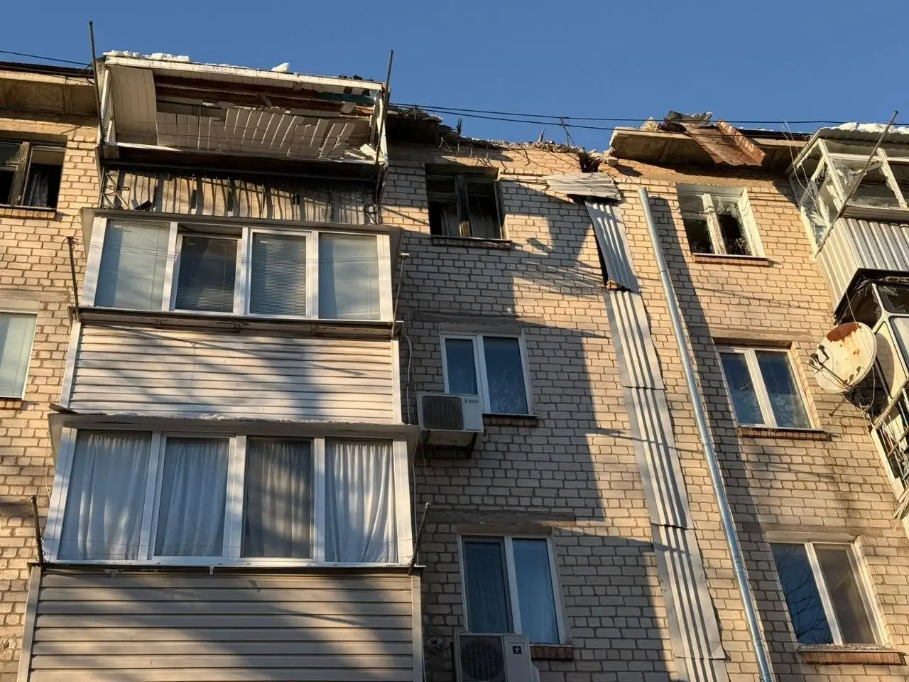 Масовані обстріли Дніпропетровщини: семеро поранених та суттєві руйнування у трьох районах