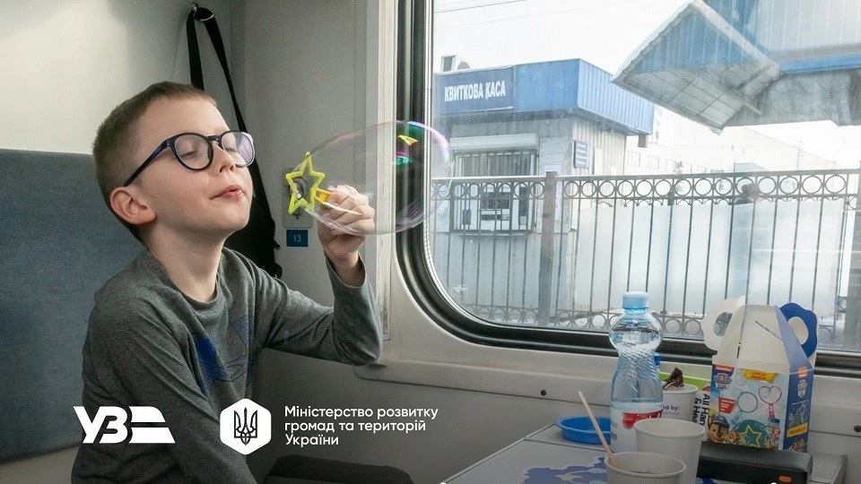 Фортеці на рейках: Укрзалізниця розгортає мобільні хаби для порятунку від блекаутів