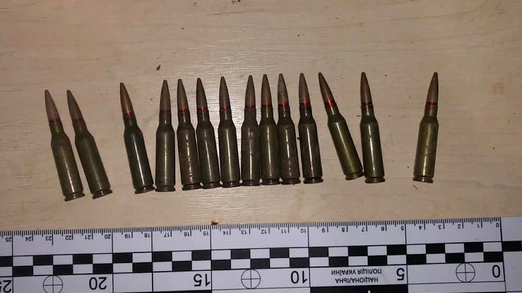 Арсенал і наркотики під одним дахом: на Криворіжжі затримали чоловіка із небезпечним «багажем»
