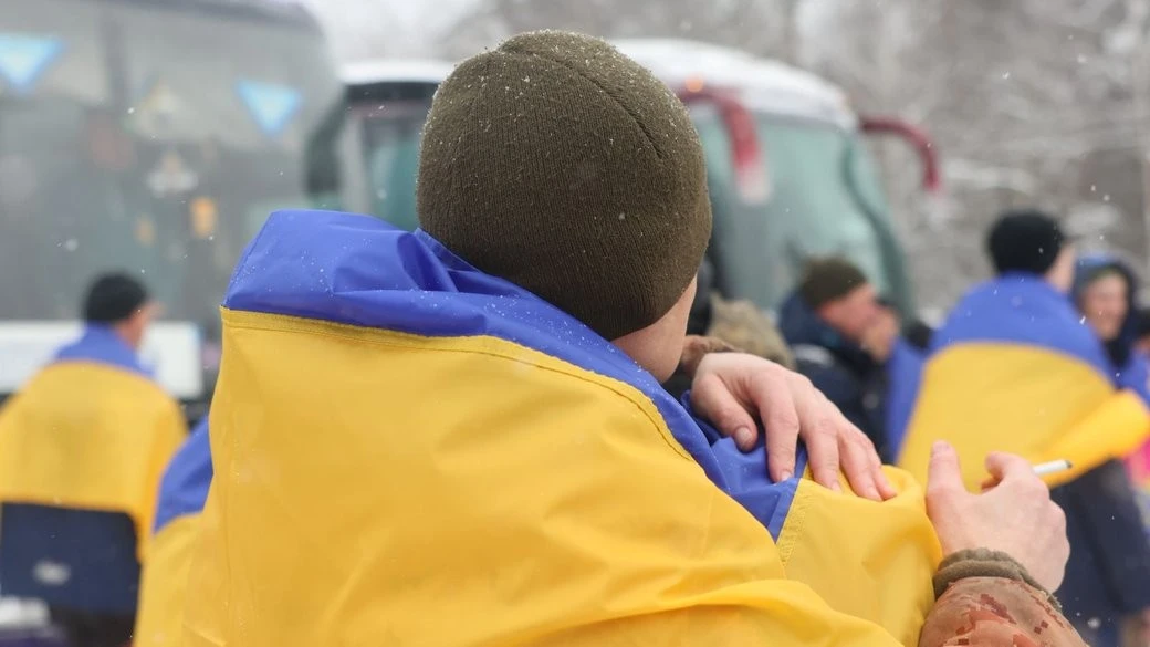 Додому крізь роки неволі: Дніпропетровщина зустрічає десятьох визволених захисників