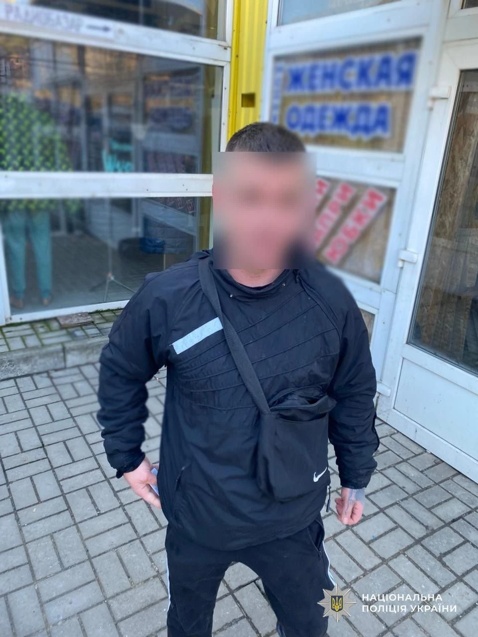 Понад шість років за ґратами: у Дніпрі винесли вирок грабіжнику, який напав на пенсіонерку біля ТЦ