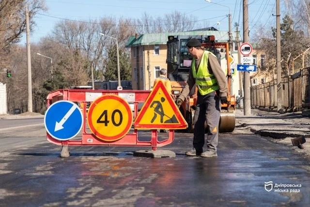 Дорожні служби Дніпра розпочали масове відновлення автошляхів після зими