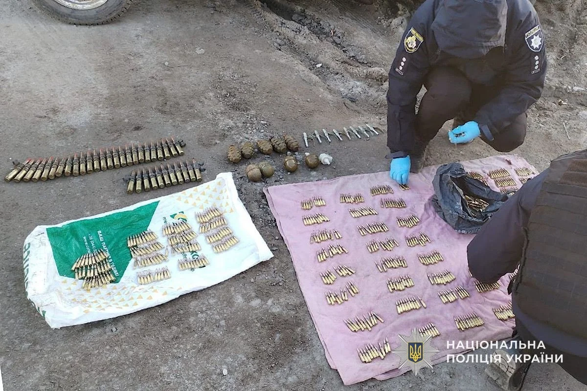 На Дніпропетровщині СБУ та поліція затримали дезертира, який торгував боєприпасами з фронту