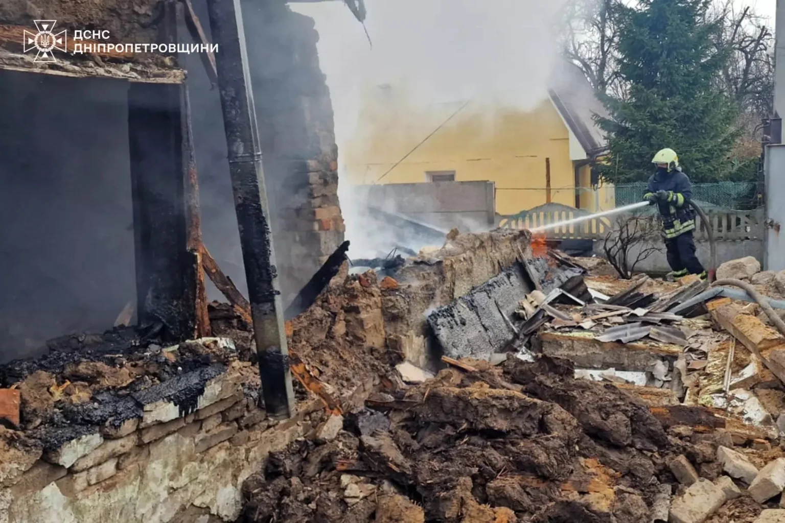 Ліквідація займання у Чечелівському районі Дніпра: рятувальники дві години приборкували вогонь