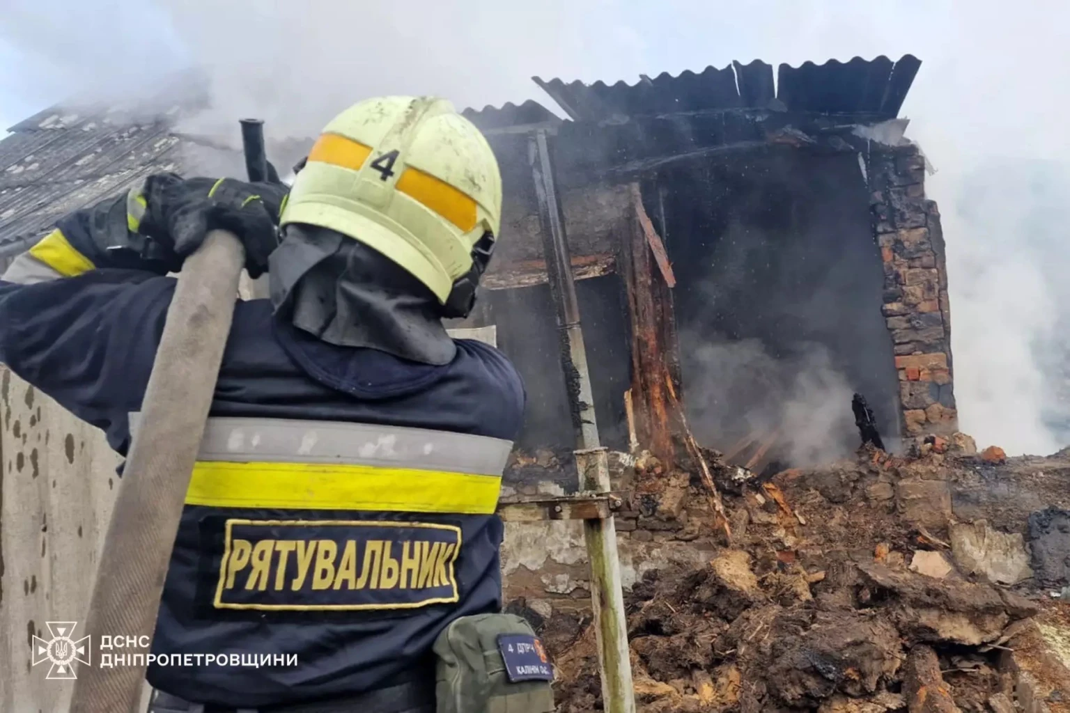 Ліквідація займання у Чечелівському районі Дніпра: рятувальники дві години приборкували вогонь