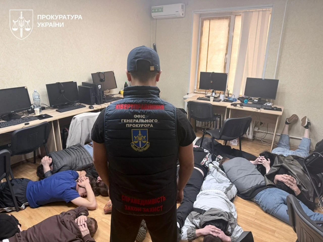 Детектор брехні для «скамерів»: у Дніпрі розгромили міжнародну мережу фальшивих кол-центрів