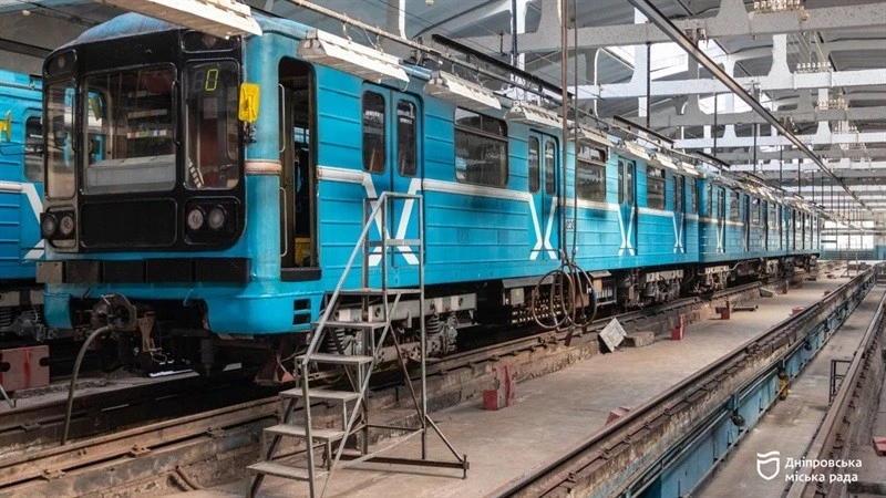 Дніпровська підземка готується до тепла: як перевіряють вагони метро