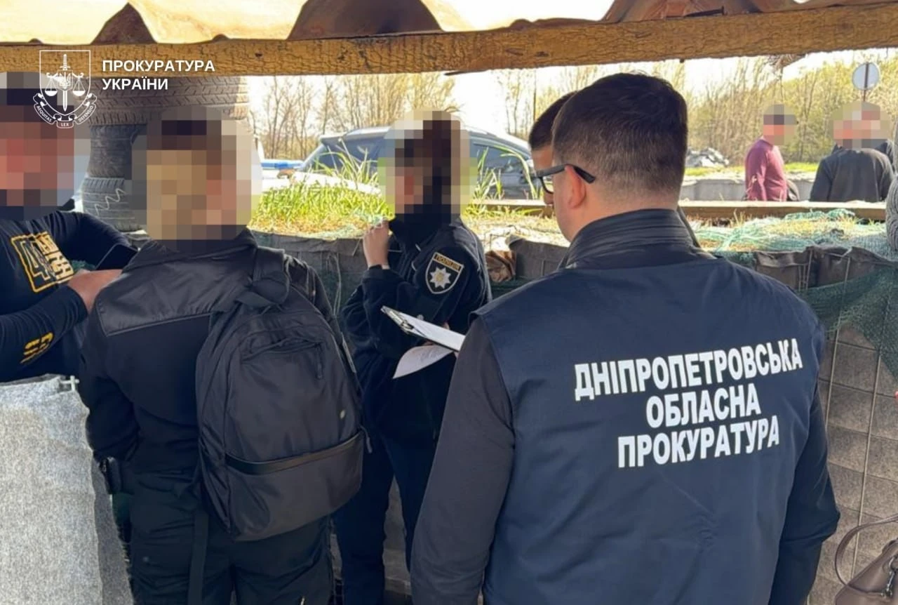 Корупційна схема у Кривому Розі: патрульна обіцяла фіктивну службу військовому за 3000 доларів