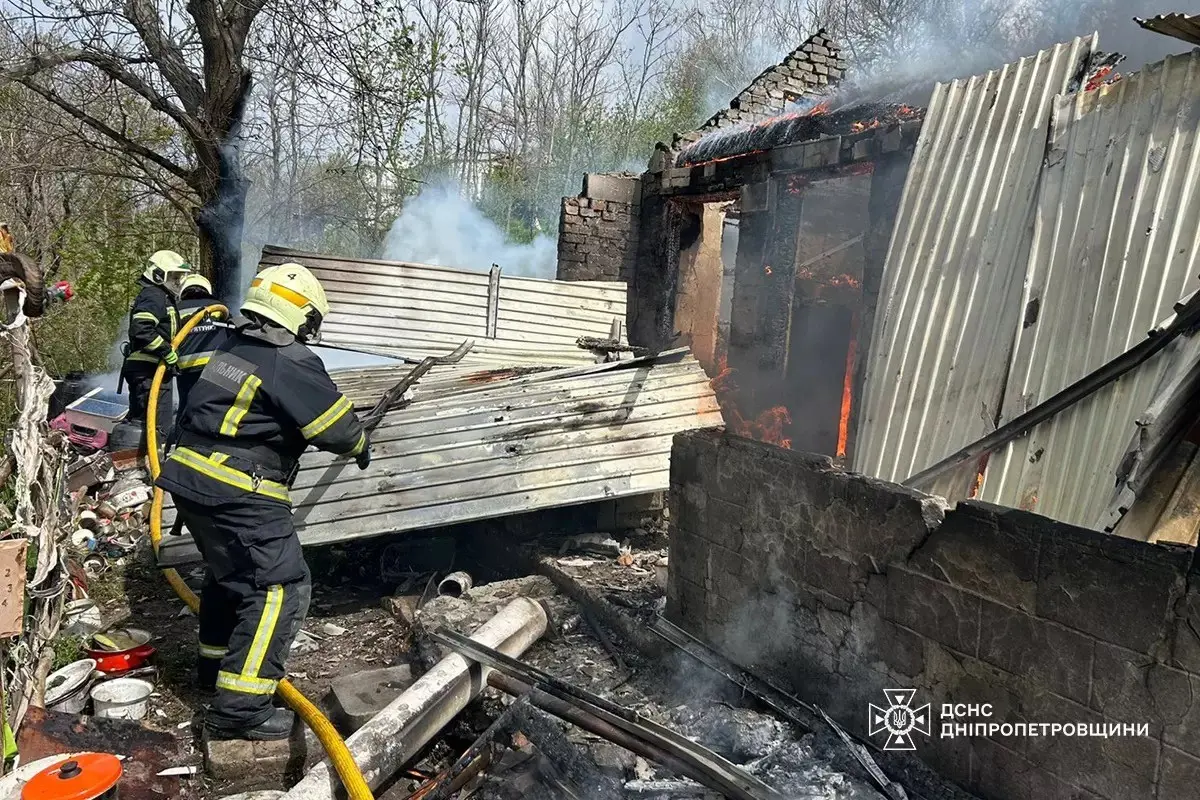 Пожежа на дачі у Дніпрі завершилась госпіталізацією чоловіка